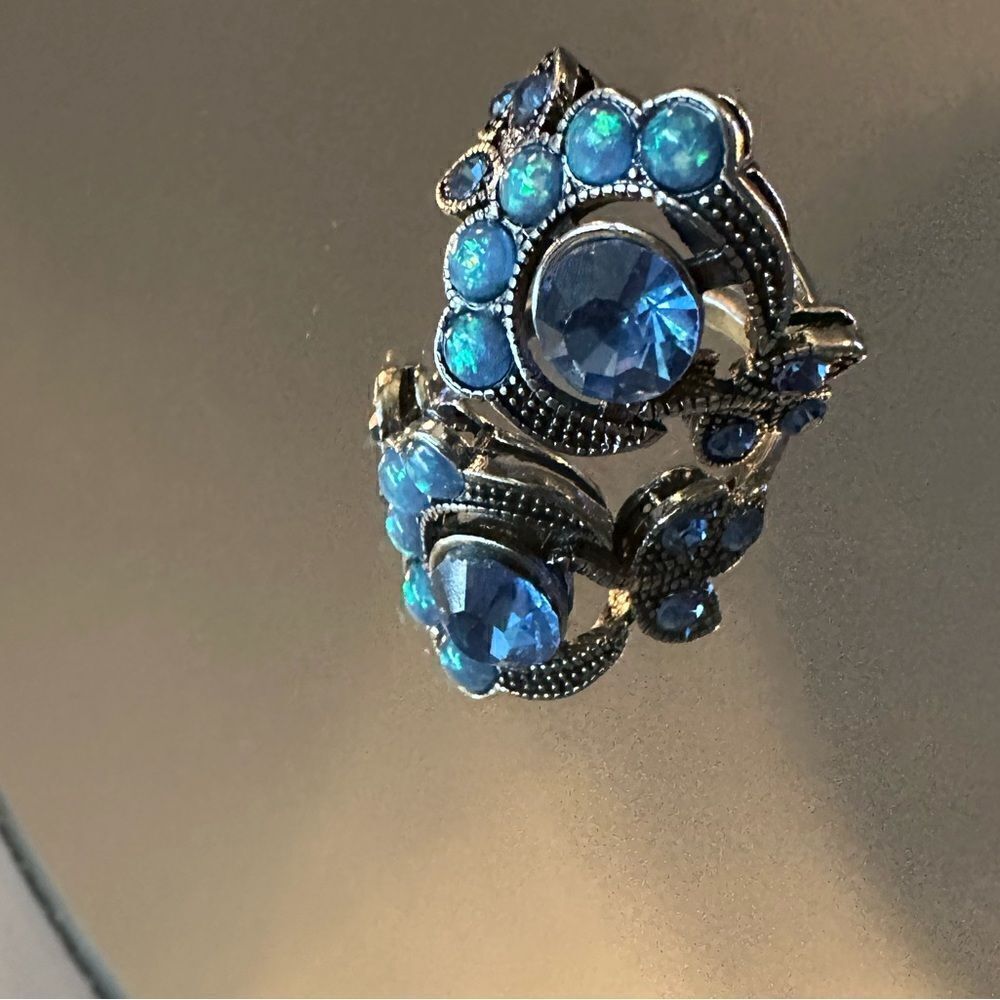 Victorian Antique Style Rhinestone Romantic Blue Ring - Picture 2 of 4